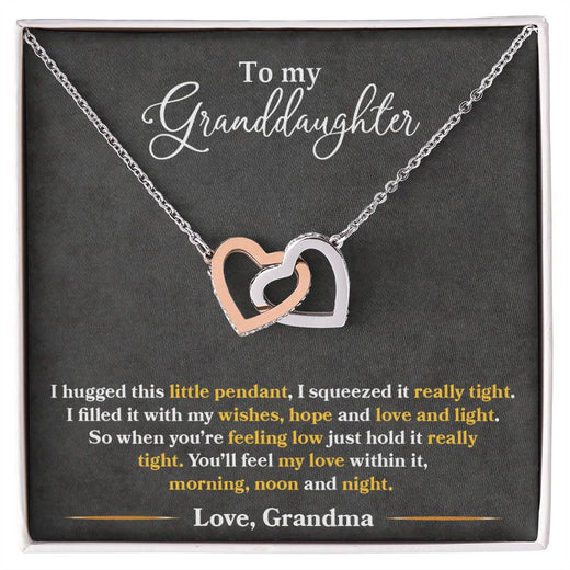 À ma petite-fille, tu sentiras mon amour à l'intérieur de ces mots.